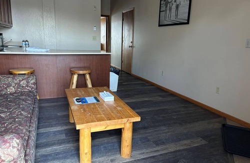 Iron Mountain Hotel | Pet-Friendly Room with Indoor Swimming Pool - Ideal for Adventure Seekers
