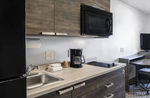 Pooler Hotel | Pet-Friendly Room w/Kitchen, Free Parking, Breakfast Available