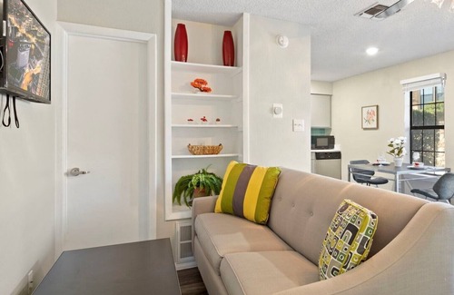 South Lamar Apartment | Pet-Friendly S. Austin Studio w/Gym, Free Parking