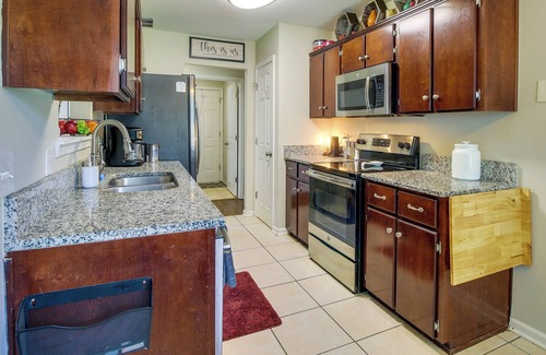 Fleming House | Pet-Friendly Savannah Rental w/Community Pool!