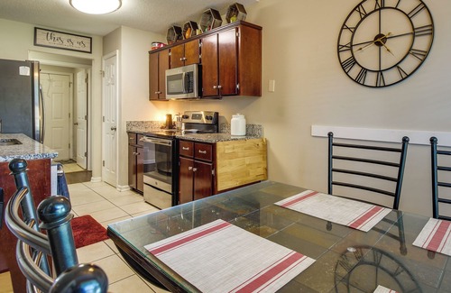 Fleming House | Pet-Friendly Savannah Rental w/Community Pool!