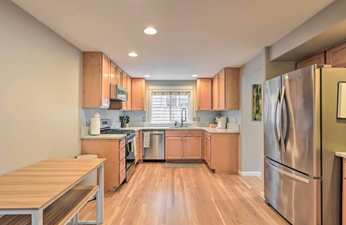 Licton Springs House | Pet-Friendly Seattle Townhome < 1 Mile to Lake!