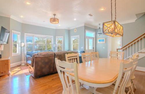 Plantation House | Pet Friendly- St George Island Sleeps 13- Pool