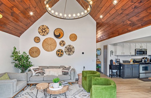 Waynesville Cabin | Pet friendly Stunning Mountain Cabin