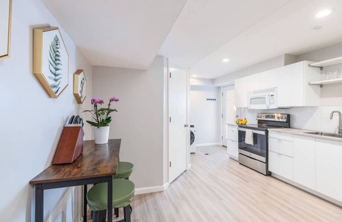Lower Avenues Apartment | Pet Friendly Suite-❤️Downtown!