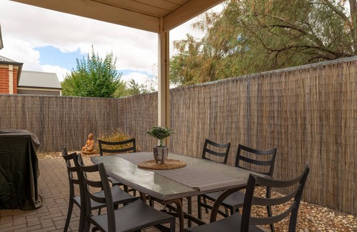 Mildura House | Pet friendly townhouse in a quiet location, fully enclosed back and side yard.