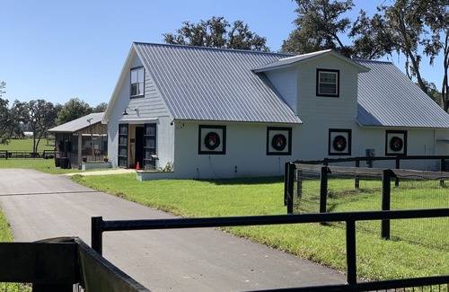 Ocala House | Pet Friendly Vacation Rental at Mini Moo Ranch - only 6 miles to WEC Ocala, Fl