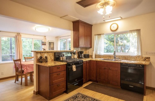 Occidental House | Pet Friendly Vacation Wonderland On Dutch Bill Creek 1 Mile To Monte Rio Beach
