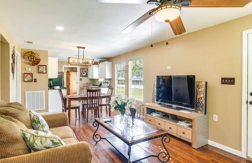 Bloomington House | Pet-Friendly Victoria Home - Kayak, Fish & Golf!