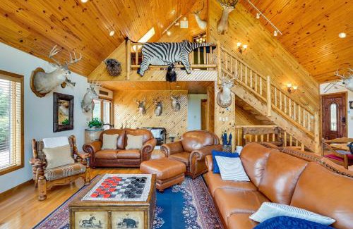 Vienna House | Pet-Friendly Vienna Cabin with Screened-In Porch!