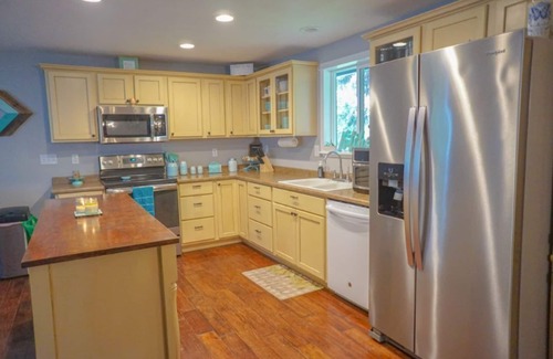 Thurston House | Pet friendly w/dog run, country living & mountain views close to town with wifi