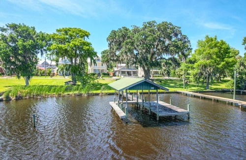 Palatka House | Pet friendly water front home in Palatka South Historic District with private dock that sleeps 8