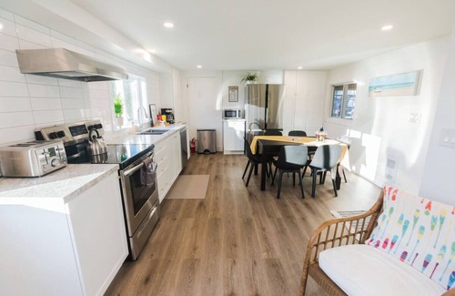Tudor and Cashel Cottage | Pet Friendly-Waterfront-BBQ-Firepit-2.5hr from GTA