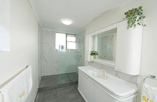 Ringwood House | Pet Friendly Well-appointed 3BM Retreat Parking Netflix