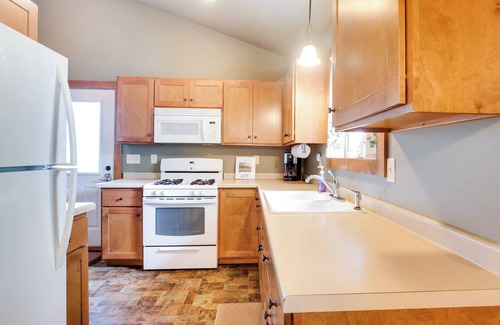 Townsend Cabin | Pet-Friendly Wisconsin Cabin on Lake w/Fire Pit!