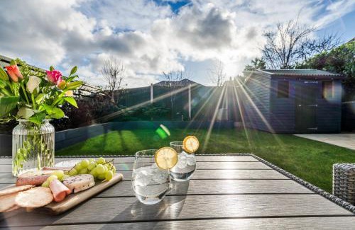 Hednesford House | Pet Friendly with a Hot Tub