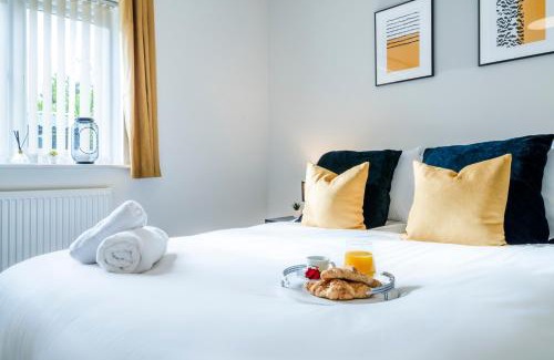 Hednesford House | Pet Friendly with a Hot Tub