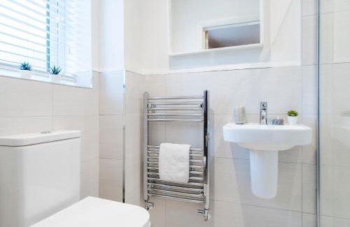 Hednesford House | Pet Friendly with a Hot Tub