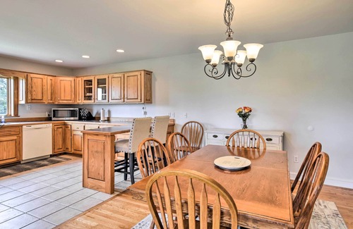 Painter House | Pet-Friendly Woodsy Gem: 1/4 Mi to Chesapeake Bay