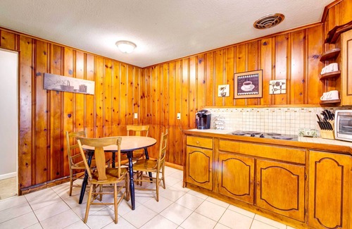 Poland Cottage | Pet-Friendly Youngstown Cottage w/Yard