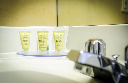 Peterborough Hotel | Peterborough Inn & Suites Hotel