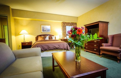 Peterborough Hotel | Peterborough Inn & Suites Hotel