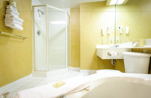 Peterborough Hotel | Peterborough Inn & Suites Hotel