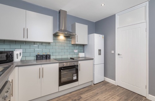 Peterlee Apartment | Peterlee Central Apartment Sleeping 16 guests