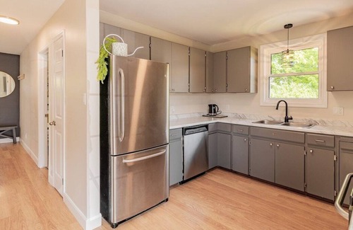 Goderich Cottage | PetFriendly+King Bed+Netflix+GameRoom