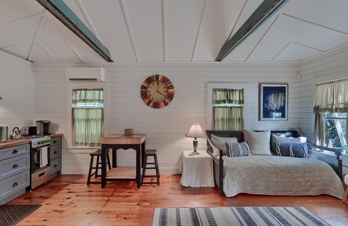 Old Northwood Historic District Cottage | Petit Bijou guest home 1br/1bth with private garden!