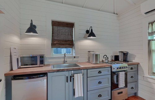 Old Northwood Historic District Cottage | Petit Bijou guest home 1br/1bth with private garden!
