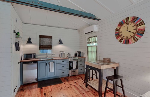 Old Northwood Historic District Cottage | Petit Bijou guest home 1br/1bth with private garden!