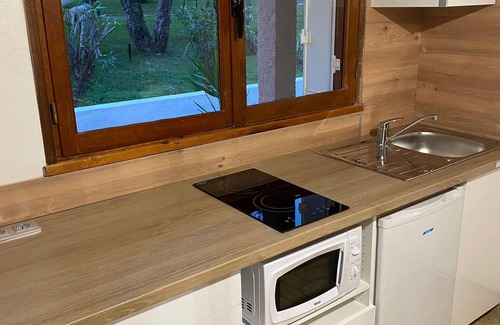 Santa-Maria-Poggio Apartment | Petit Studio Dans Résidence Verdoyante, Proche mer et Rivière
