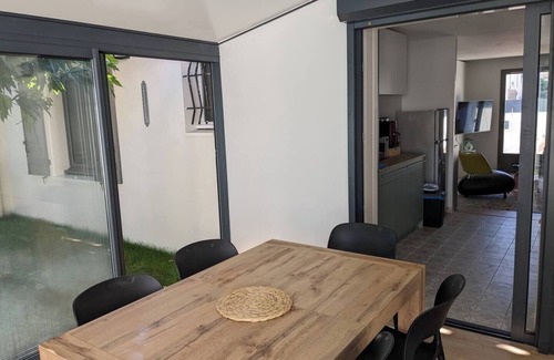 Le Bourg House | Petite Bulle, a place of calm and relaxation close to the town center.
