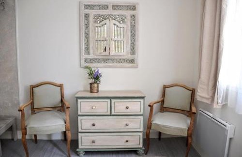 Bernay House | Petite chambre avec 2 lits dans maison d'artiste centre ville