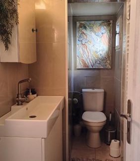 Bernay House | Petite chambre avec 2 lits dans maison d'artiste centre ville
