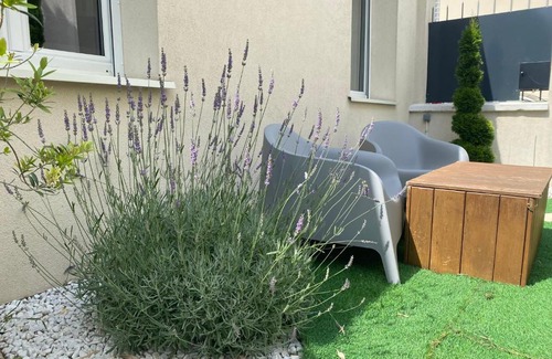 Joinville-le-Pont Apartment | Petite Maison avec jardin privée aux portes de Paris