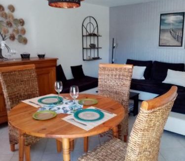 Irvillac House | petite maison chaleureuse