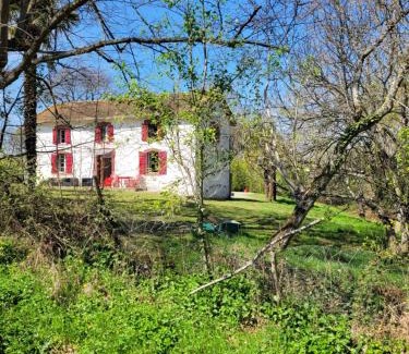 Villefranque Bed & Breakfast | Petite maison dans les bois