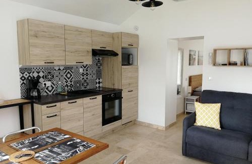 Meze House | Petite Maison refaite à neuf proche plage