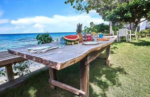 Runaway Bay Villa | Petite Paradise - 4 Bedroom Luxury Villa with Private Beach