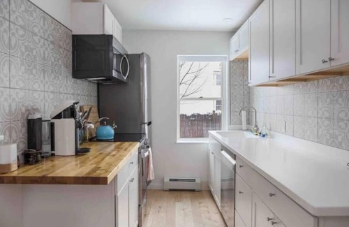Old North End Apartment | Petite+Perfect Modern Pad: parking+laundry+yard