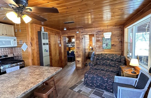 Winter Cabin | Pets & kid Friendly ,direct access to ATV& snow trails, private dock