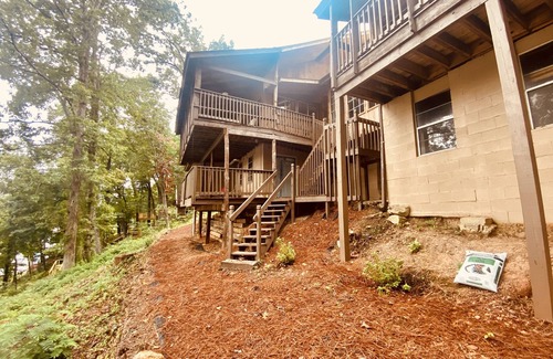 Stemley Cabin | Pets/Kids love the Jacuzzi @ Large Lakeside Cabin