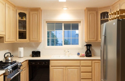 Long Beach House | Pets OK, Close to Beach & Downtown LB, BBQ (Sea-esta)