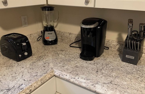 Harriman House | Pets OK, EZ to i-40, 4-Beds, Gig Ethernet & WiFi, EV Charger, Many Amenities