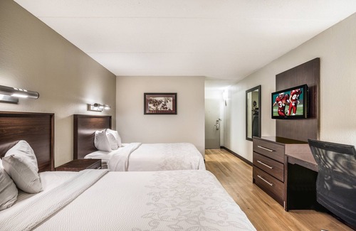 Woburn House | Pets Stay Free! 2 Family-Friendly Units, FREE Parking, Minutes to Stone Zoo!