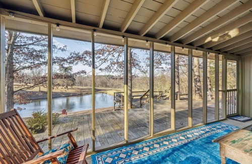 Berkeley Springs Cabin | Pets | Wifi | Pond | Fireplace | Deck | Grill | Screen Porch |Private