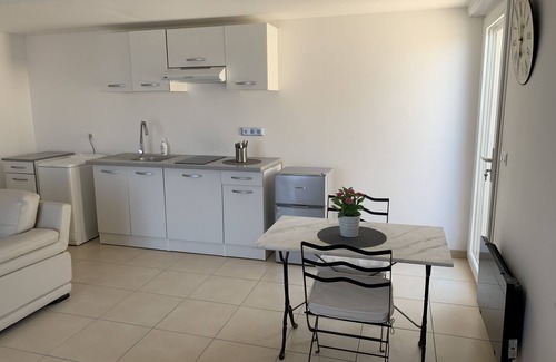 Castelnau-de-Guers House | PEZENAS Charming STUDIO OF 45 M2 A15 Min BEACHES AND LAKE.