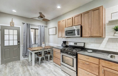 Pflugerville House | Pflugerville/Round Rock/Sleeps 10 Guests
